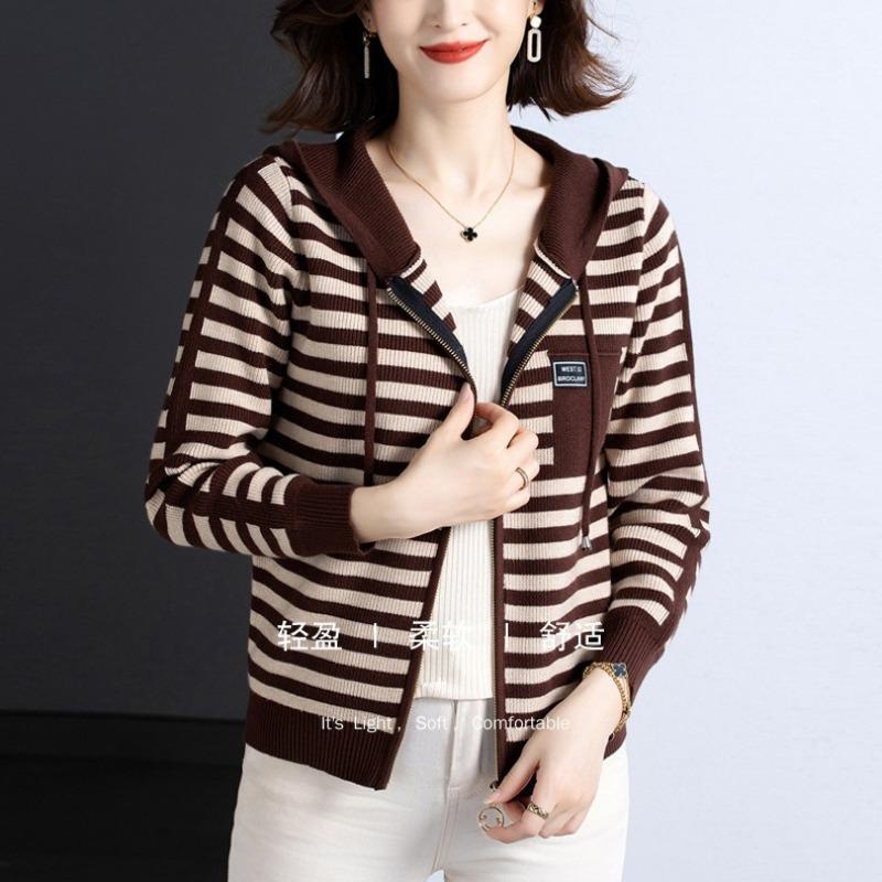 Chinese mother spring and autumn clothes hooded lapel jacket women's new models in the elderly striped cardigan red sweater