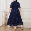 Elegantes Schnürkleid in französischer Stil mit Taillenbetonung, mittellang, für Damen
