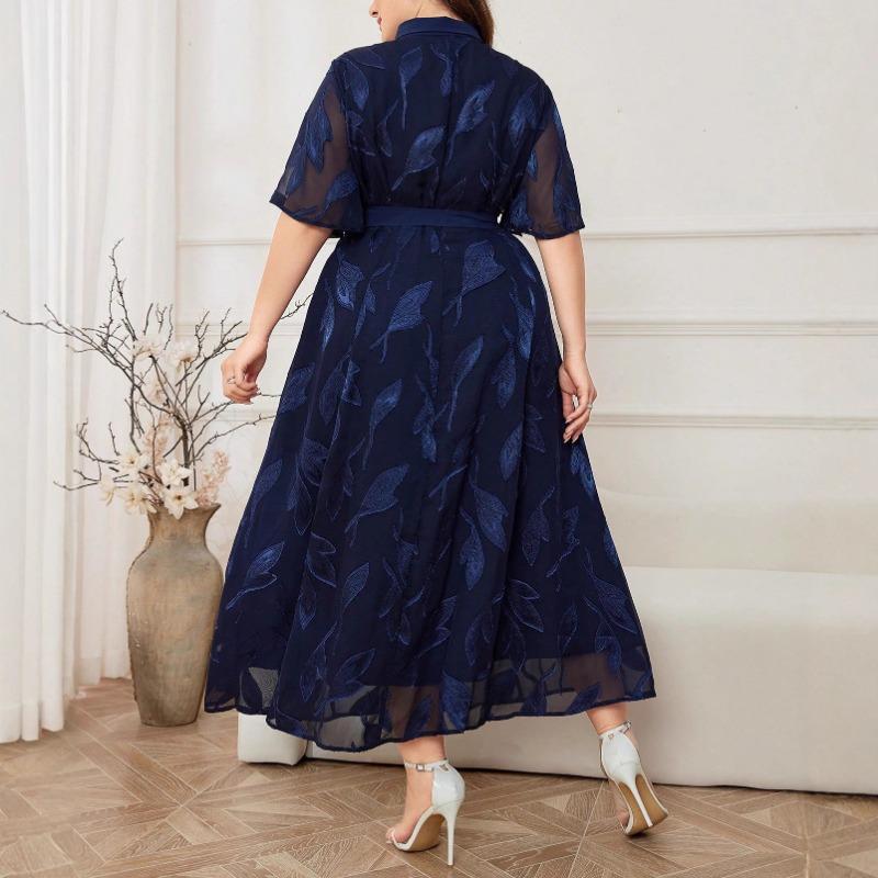 Elegantes Schnürkleid in französischer Stil mit Taillenbetonung, mittellang, für Damen