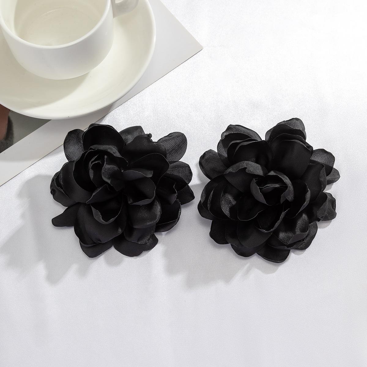 Große Ohrstecker mit auffälligem Blumenmuster: Europäisches und amerikanisches Sommerdesign white