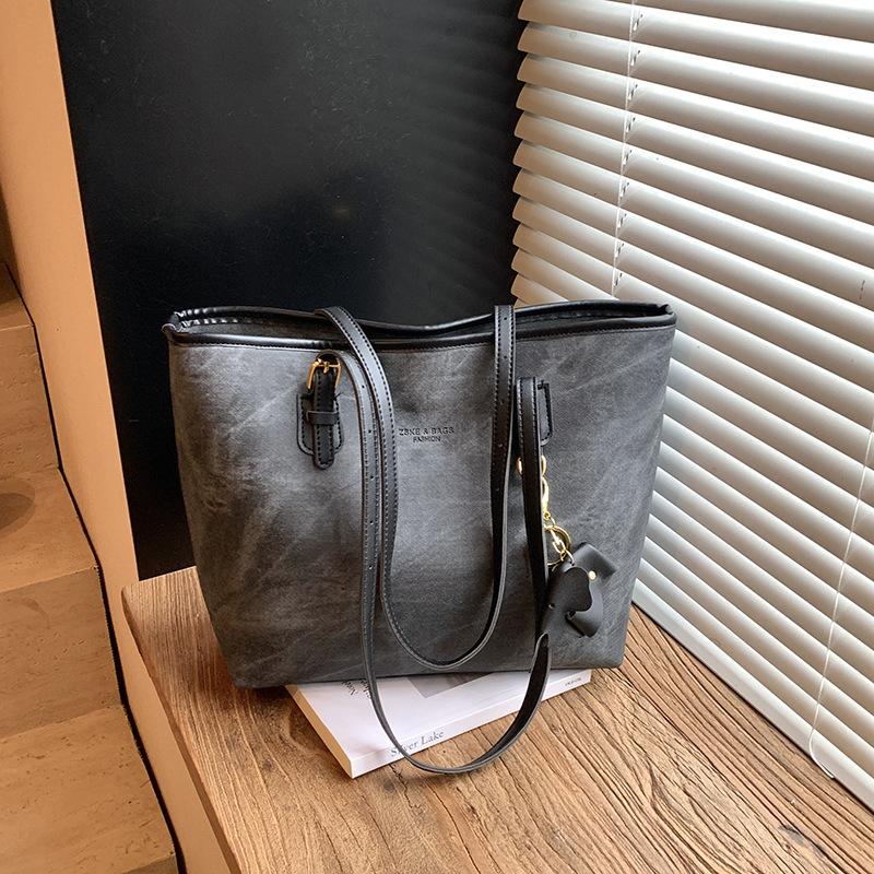 Large-capacity bag women's autumn and winter 2025 new casual niche design shoulder bag texture commuter tote bag