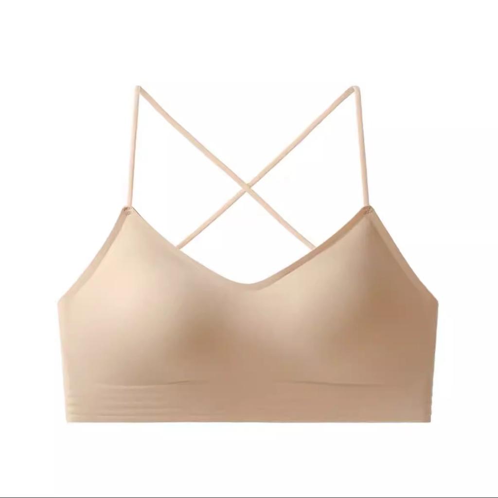 Back killing outer wear see-through outfit, thin shoulder straps crossed suspenders inside, beautiful back women's small breasts gather bras