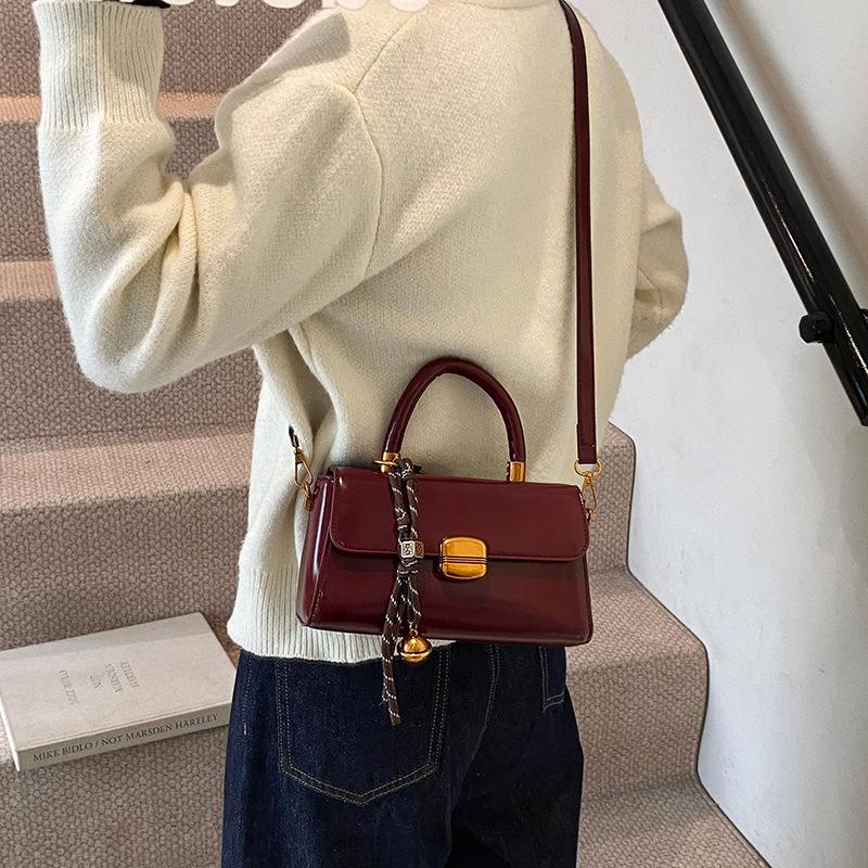 Premium Retro Underarm Small Square Bag 2025 Autumn and Winter New Fashionable Versatile Tofu Bag Women's Shoulder Messenger Bag