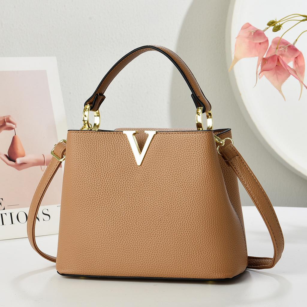 Bag Women's 2026 New Casual Commuter Handbag Large Capacity Fashion Retro Simple Shoulder Crossbody Women's Bag