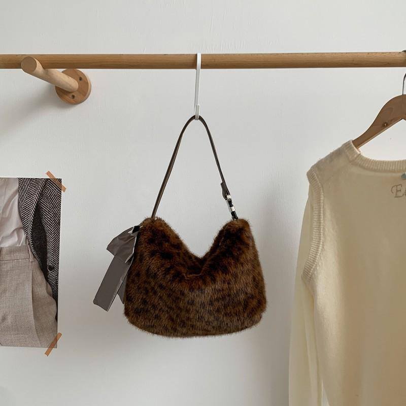 

Fashionable All-matching Fluffy Underarm Bag High-end Women s Casual Leopard Print Shoulder Commuting Plush Handbag
