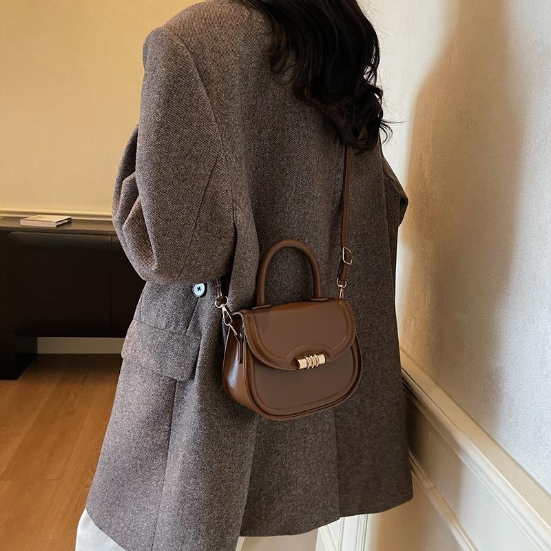 Solid color handbag women's autumn 2025 new trend versatile small square bag high-end texture niche messenger bag bag