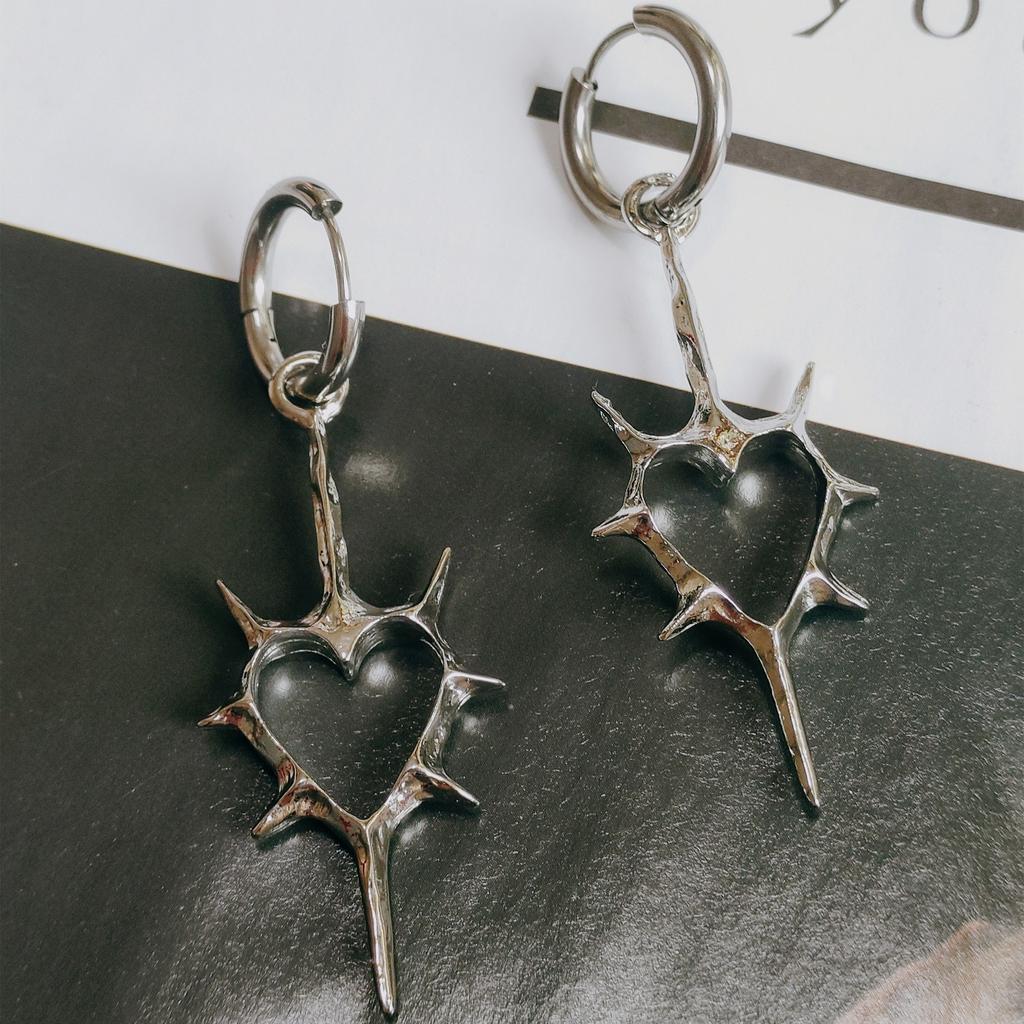 1 Pair Of Retro Gothic Style Thorn Heart Design Earrings, Heart-Shaped Earrings With Spikes, Neutral Earrings Holiday Party Gift