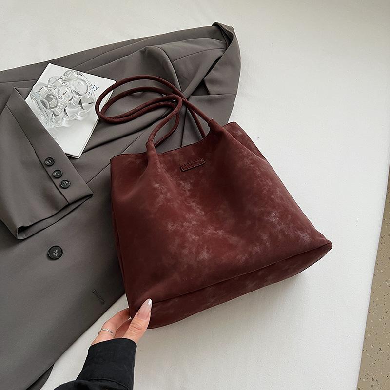 College students class tote bag women 2025 new trendy high-end shoulder bag large capacity fashionable versatile commuter bag