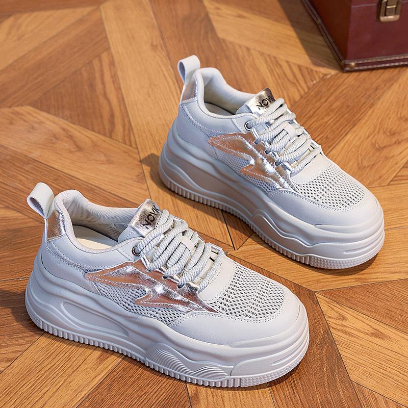 

Маленькие белые туфли женские 2025 лето новые кожаные на толстой подошве с внутренней платформой универсальные повседневные туфли сетчатые дышащие и удобные женские ш 40 серебряный серый