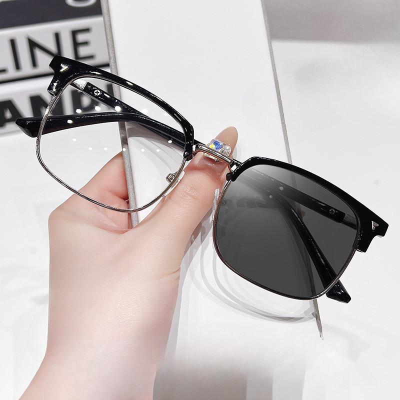 

New Y2K Style Photochromic Glasses with Square Frame for Both Men and Women, Anti Blue Light Glasses