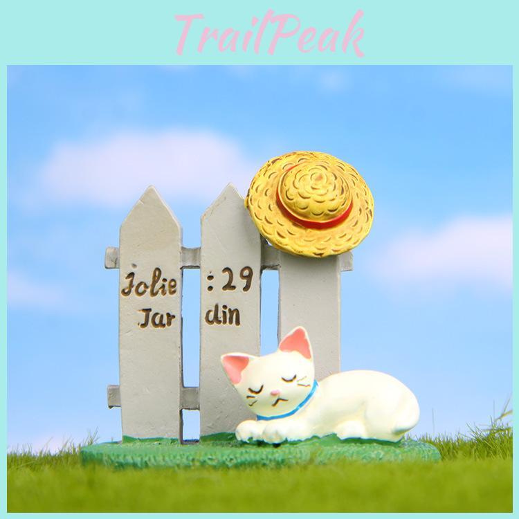 Fence Resin Cat And Hat With Moss Grass Decor For Photo Shoots Gift Giving