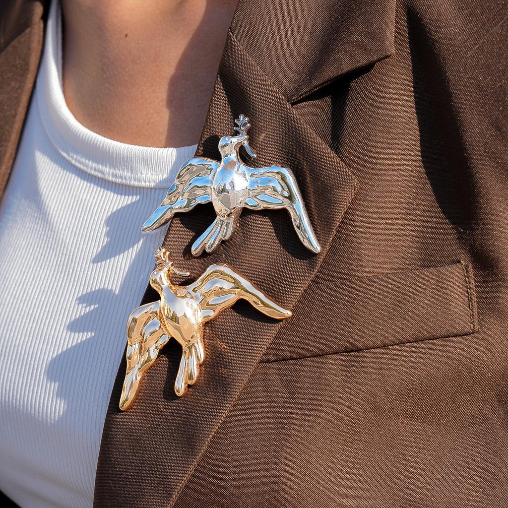 European and American metal scenery surface bird brooch retro design sense pin personalized niche accessories