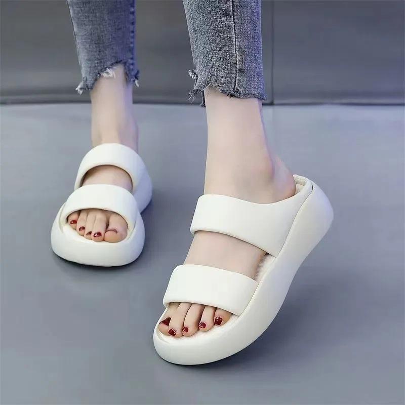 Summer Slippers Women's 2025 New Outer Wear Fashion Internet Celebrity Platform Casual Soft-soled Sandals Non-slip Beach Cool Slippers