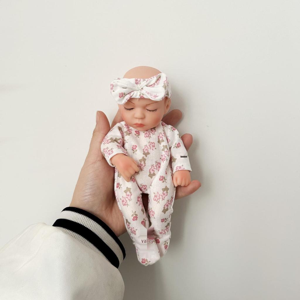 7-Inch Mini Reborn Doll with Full Body Soft Silicone - Realistic Design, Small Size, Exclusive Edition