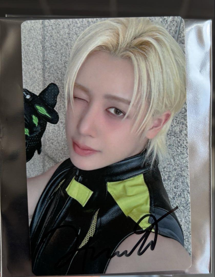 

[USED] xikers Hunter autographed trading card