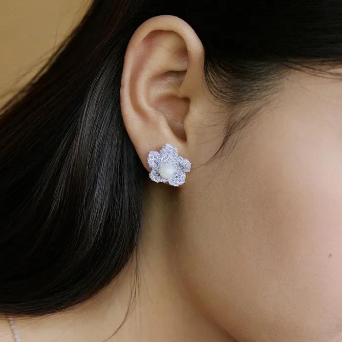 Shining Silver Bloom Knit Earring