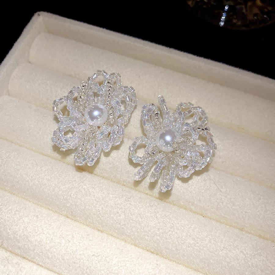 Korean versatile silver needle pearl flower stud earrings personalized design sense fashion exquisite earrings niche high-end earrings