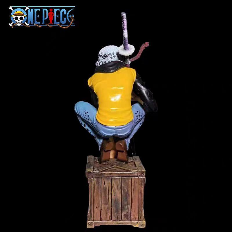 20cm Anime One Piece Figure Squatting Ghost Island Trafalgar D. Water Law Action Figures Scene Pvc Model Statue Ornamen Toys Gif