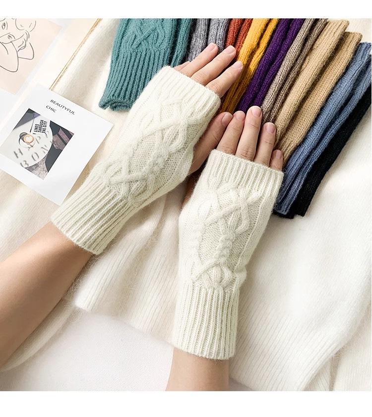 Versatile Solid Color Beret Hat Set for Middle-aged and Elderly Women - Plus Velvet Thick Knit Wool, Autumn/Winter