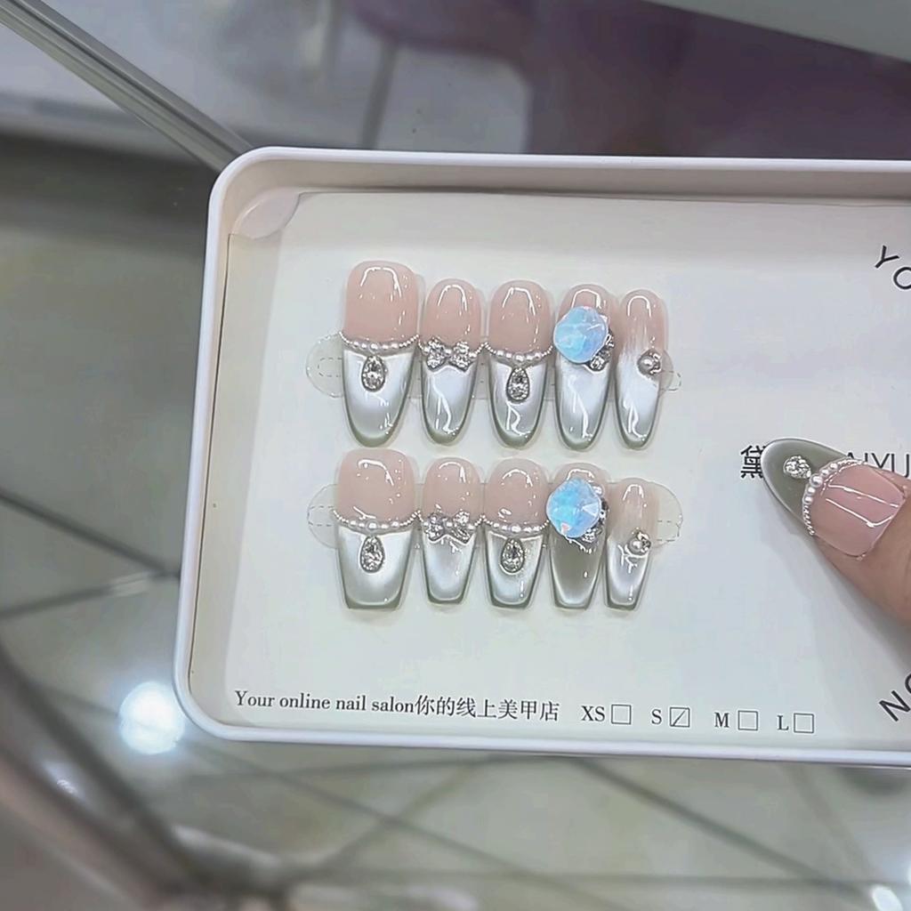 Pure Hand-dressed Armor Spring and Summer New Green Elf Ice Transparent Blue Diamond Cat Eye Pure Lustful Temperament Manicure Sticker