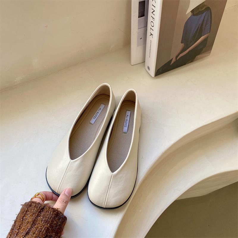 Fashion Retro Round Toe Loafers Women Solid Leather Flats Shallow V-Open Boat Mocasines Femmes Comfy Slip On Daily Walking Shoes Ladies