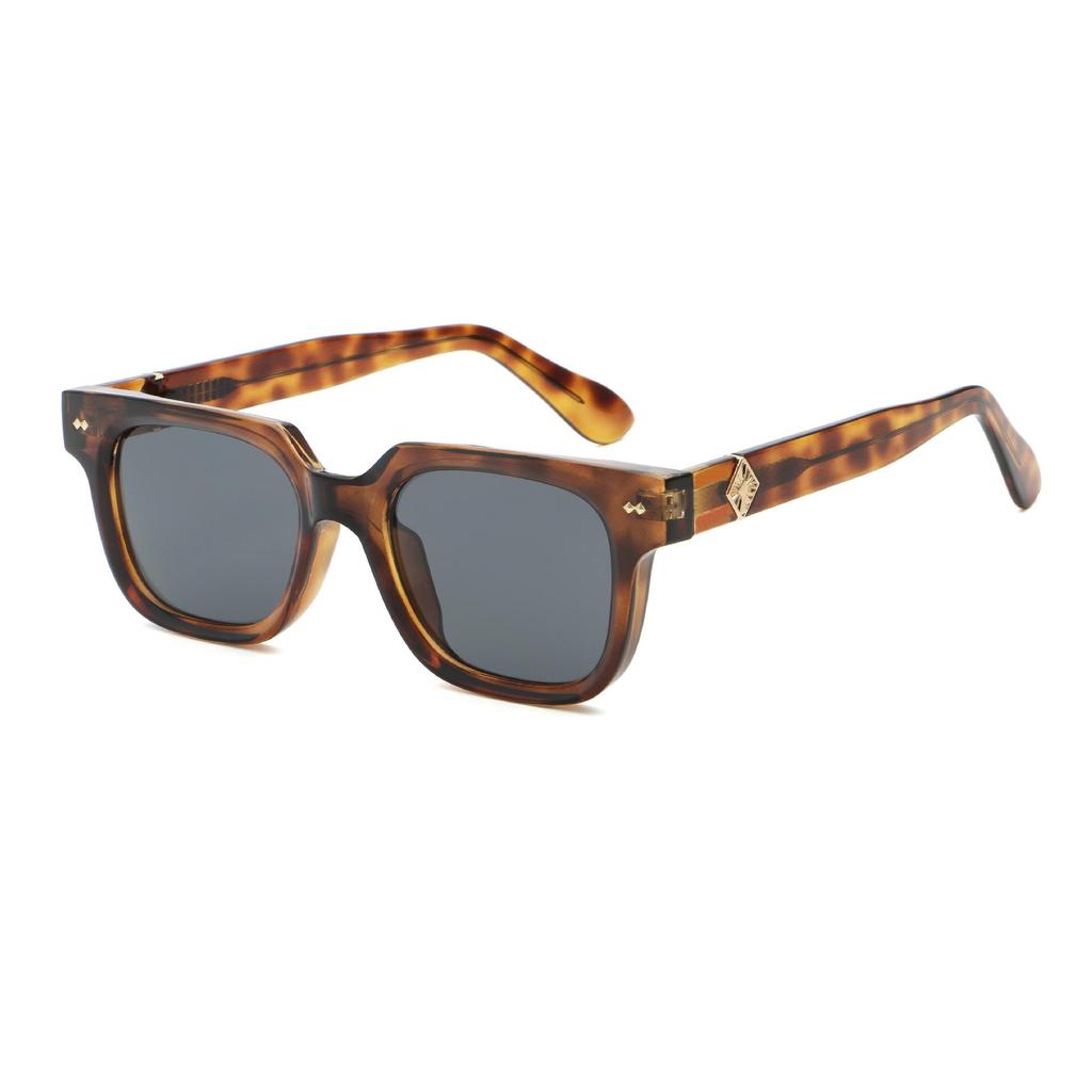 Retro Square Frame Sunglasses with Metal Hinges – Stylish European & American Design for Summer Personality