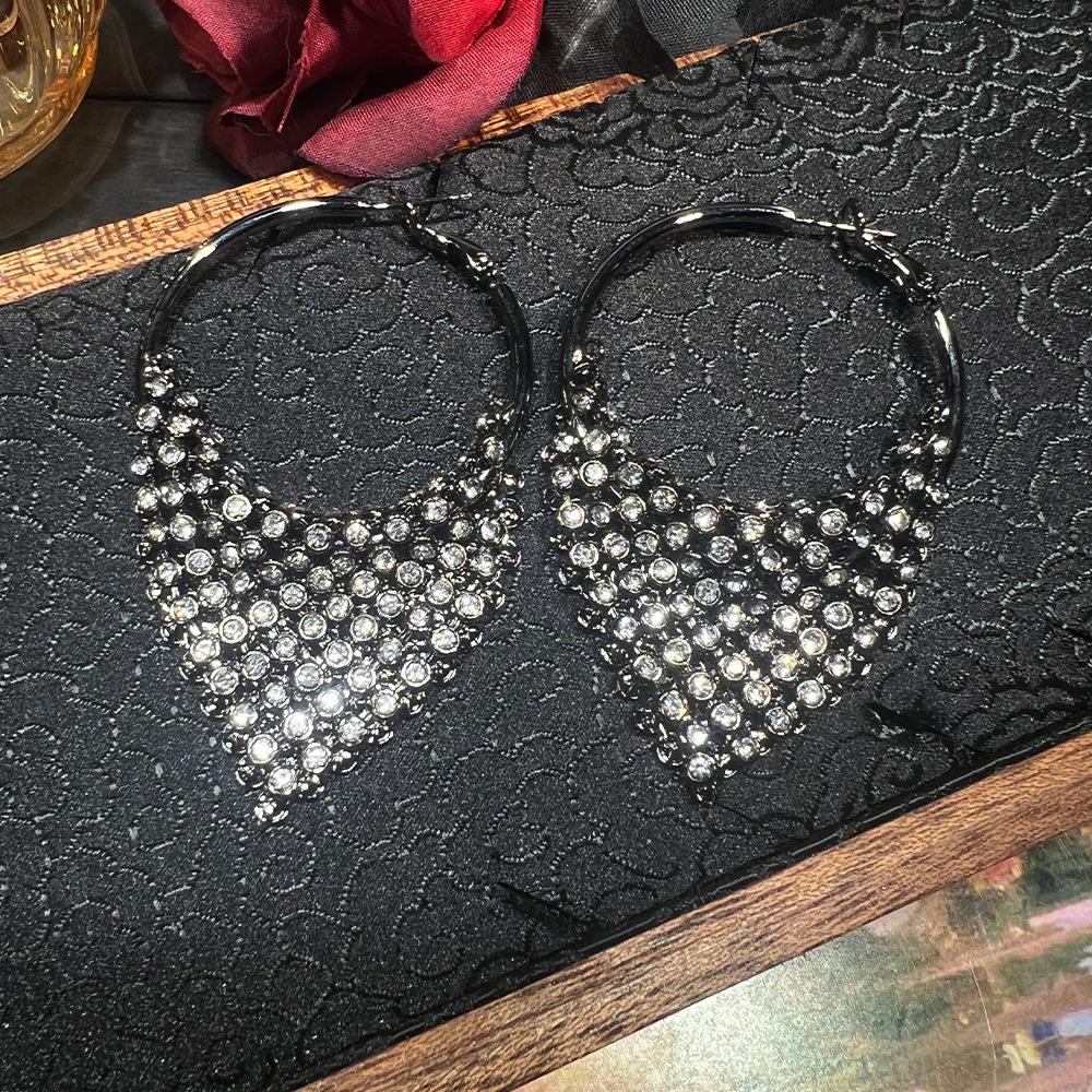 18K Cold Wind Sequined Spice Girl Earrings, Niche Design Sense, High Sense, European and American Sweet and Cool Wind Earrings