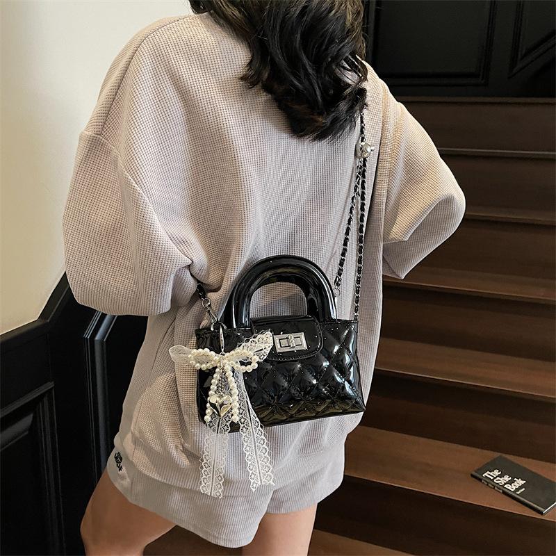 

Premium trendy diamond chain bag women s 2025 new spring and summer fashion handbag commuter shoulder messenger bag no pendant чёрный
