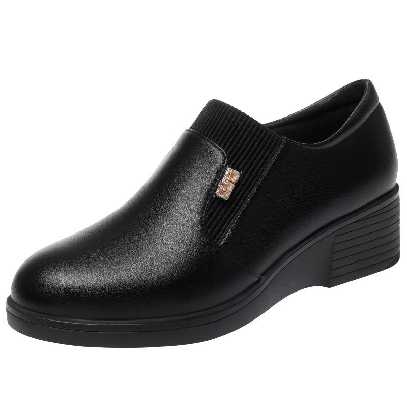 Módní Pohodlné Boty z Měkké Kůže s Hlubokým Výkrojem Flexibilní Mokasíny Dámské 2024 Jaro Platforma Klínky Boty Do Kanceláře Pro Mamu Do Práce Nové