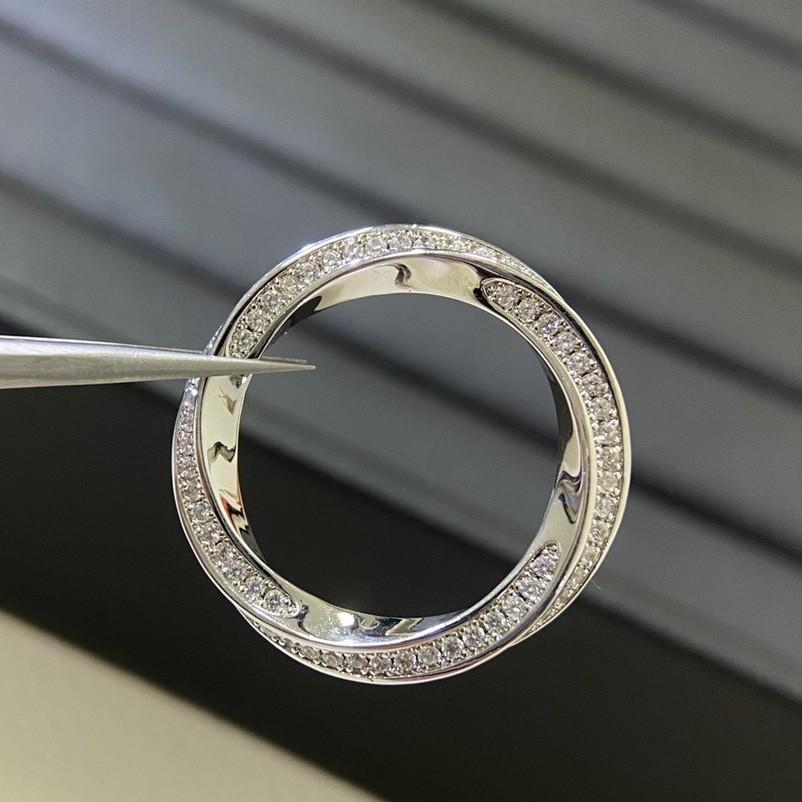 Elegant Retro Möbius Twist Zircon Ring with Diamond Accents