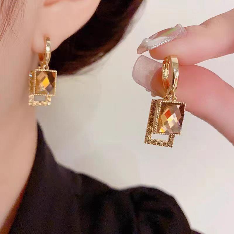 Fashion ins cold wind simple light luxury high-end ear buckle temperament geometric earrings women's small and versatile tide earrings