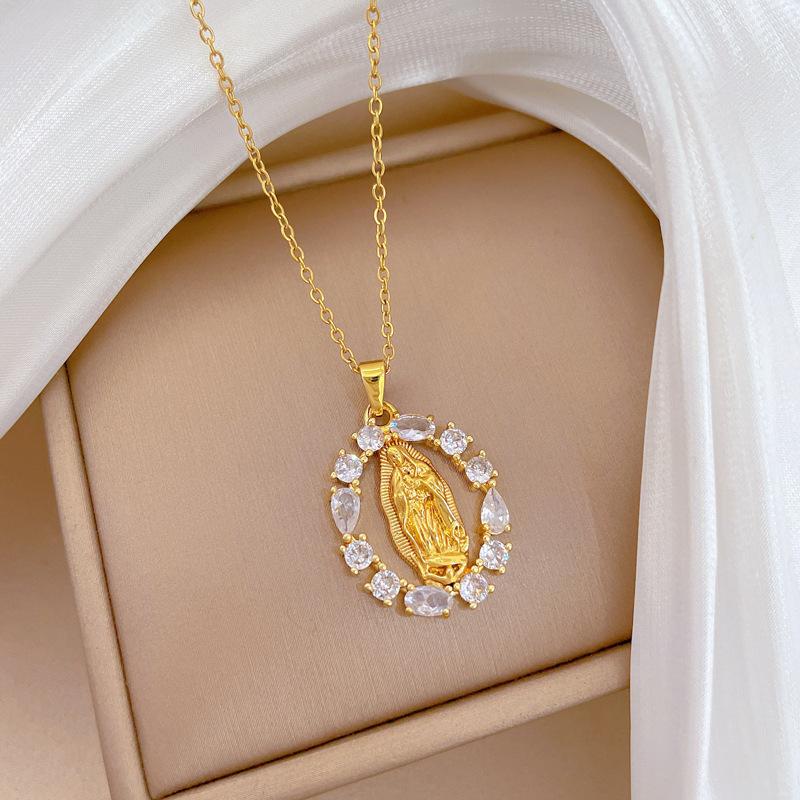 Female Versatile Collarbone Egg Shaped Hollowed Out Portrait Necklace B331