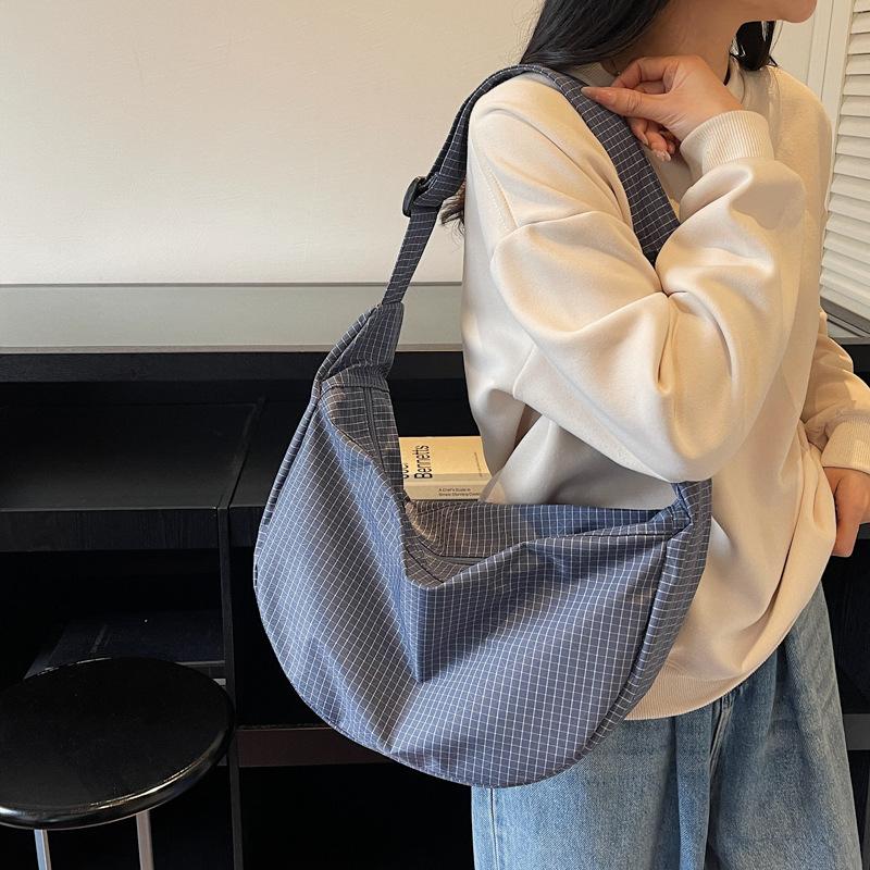 2025 Autumn New Korean Version Fashion Dumpling Bag Casual Large Capacity Simple Shoulder Bag Fashion Foreign Messenger Bag