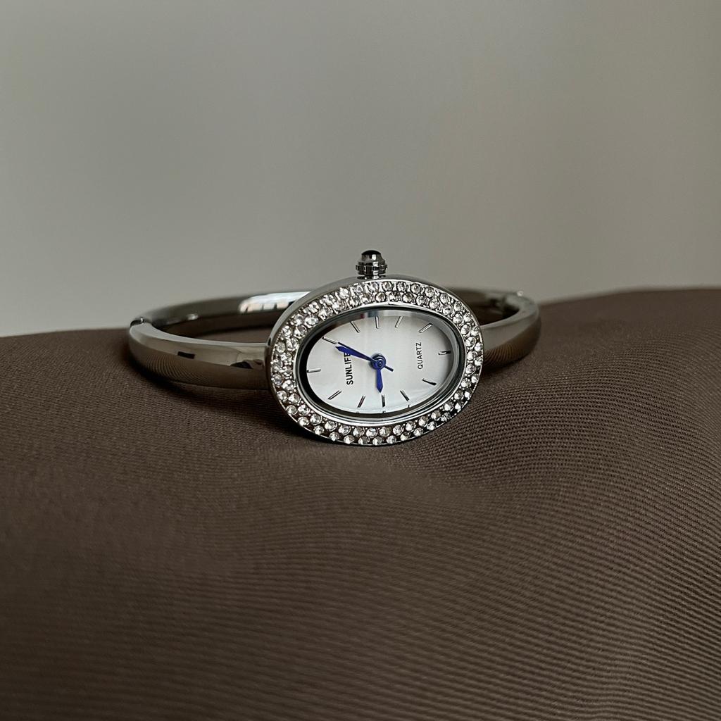 Dámské křemenné hodinky Luxusní římské číslice Reloj Minimalistické Jednoduché Oválné hodiny Dámské Nerezová ocel Orologio Zlaté pouzdro Náramkové hodinky