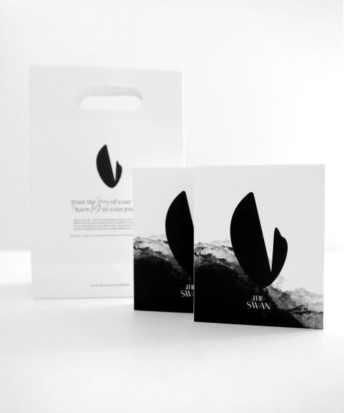 

Осветляющая ампульная маска «Лебедь» (2-Pack) NONE