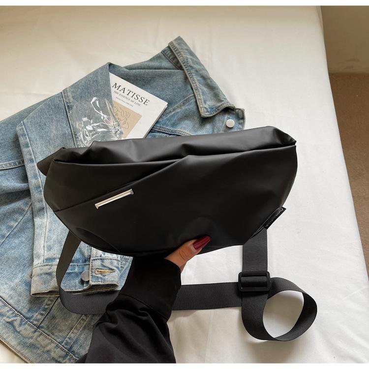 

2025 Новая сумка-мессенджер на плечо для велоспорта, спортивная нишевая универсальная тканевая сумка для поездок на работу, нагрудная сумка для женщин