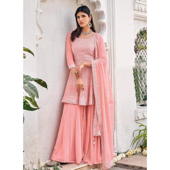 

Недавно разработанный и настоятельно рекомендуемый комплект top-sarara для женщин, который можно носить в повседневные дни.