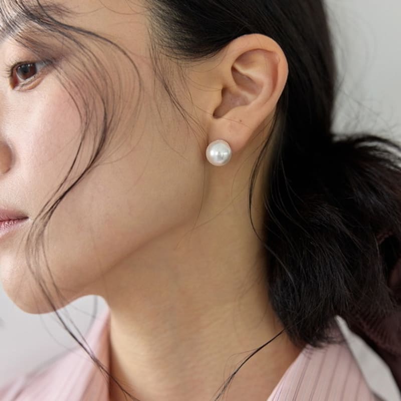 MERCURY [nuclear Pearl] Classic Pearl Earring - 12mm