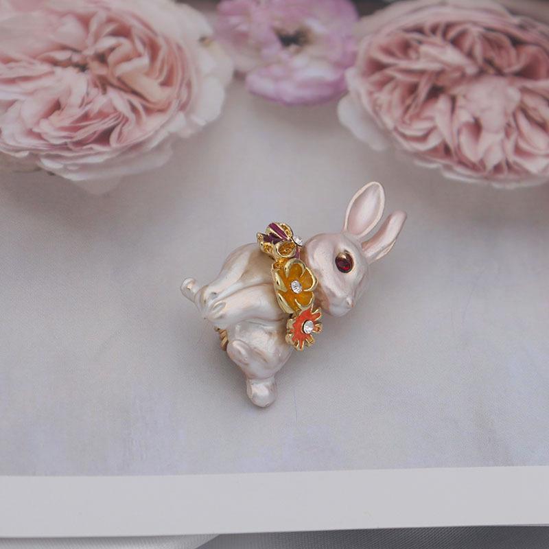 Adorable Rabbit Cartoon Brooch: High-End Fashion Scarf Pin & Clothing Accessory.