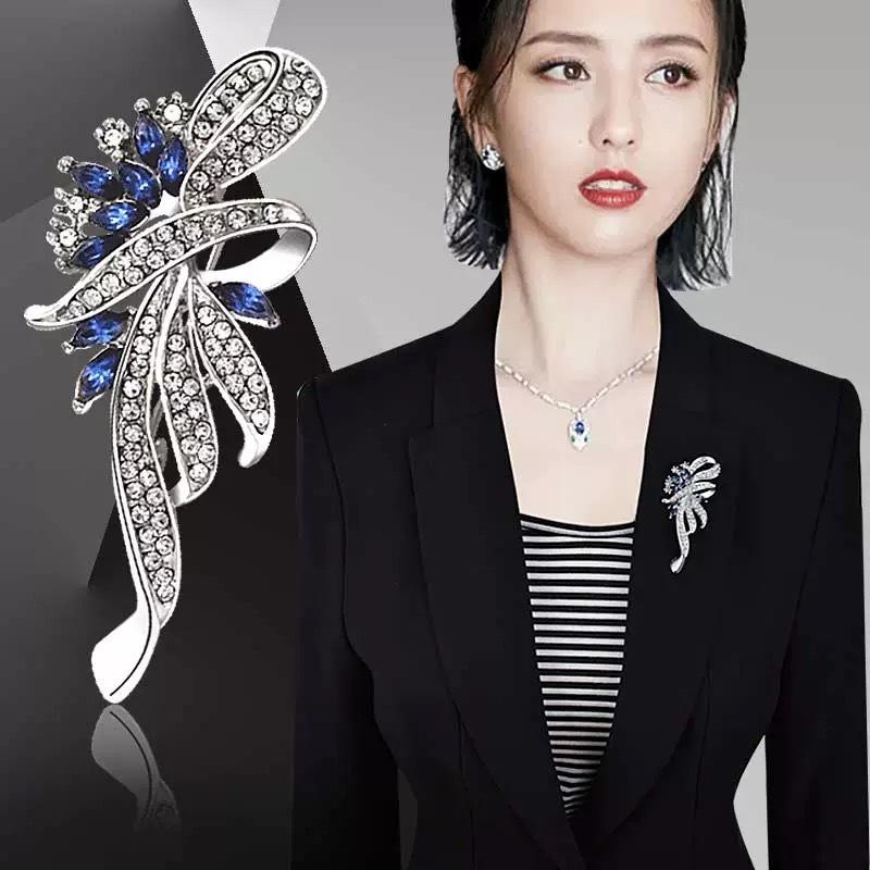 

Модная женская фиолетовая брошь синий