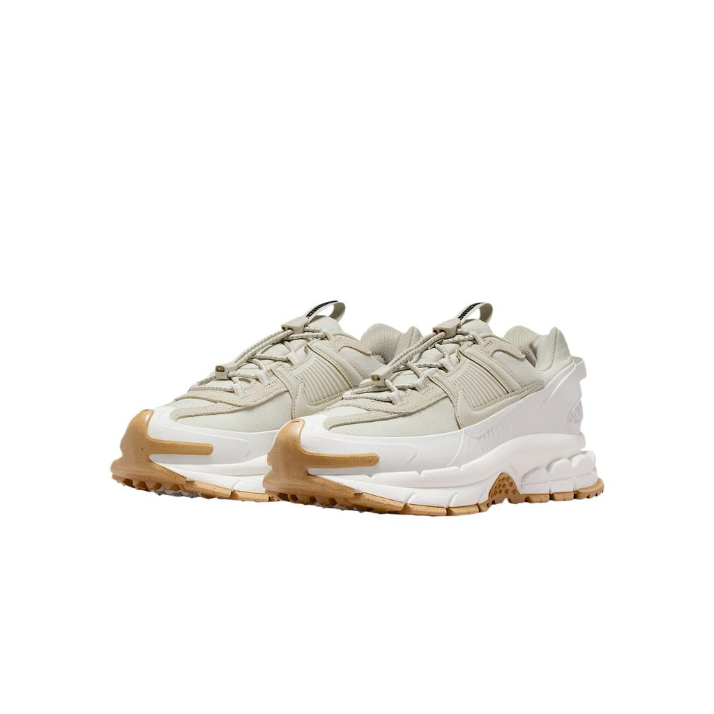 Nike Zoom Vomero 5 Roam Winterized Sail Light Stone Gum Damen Sneaker Creme Gummi-Hellbraun Racer-Blau HQ2181-100