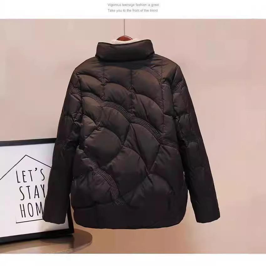 High-end light and thin down jackets for women, short and thin new white duck down, small fashionable foreign-style jackets are trendy.