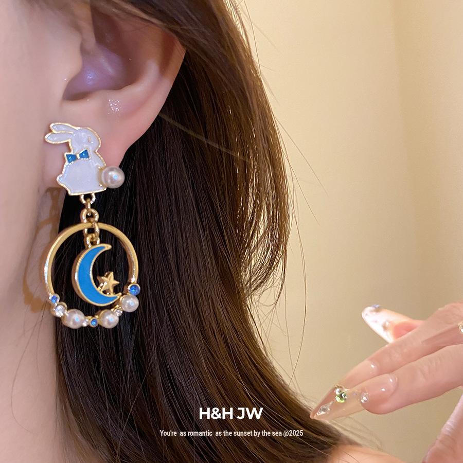 Silver needle dripping oil pearl moon rabbit pendant earrings retro court temperament earrings light luxury high-end earrings