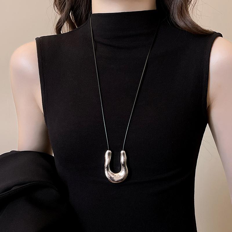 Korean geometric U-shaped pull-out pendant necklace sweater chain cold style necklace