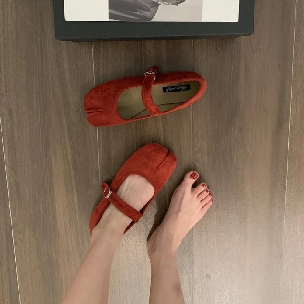 Fashion 2024 New Brand Women Spilt Toe Flats Round Toe Shallow Slip on Ladies Casual Ballet Shoes Soft Leather Eelgant Dress Shoes