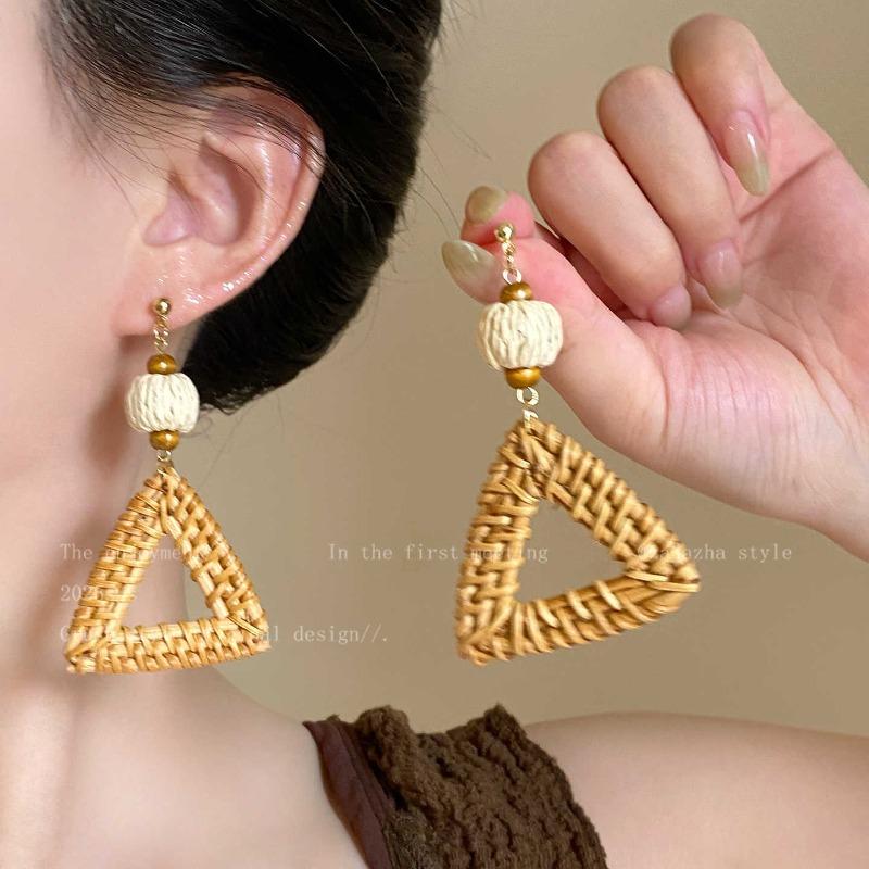 Wooden Rattan Straw Earrings Women's New Bohemian Vacation Style Earrings Exaggerated Face Small Stud Earrings