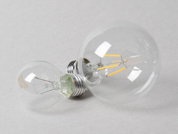 Dekorative LED-Glühbirne E27 4000K Filament 8W G80