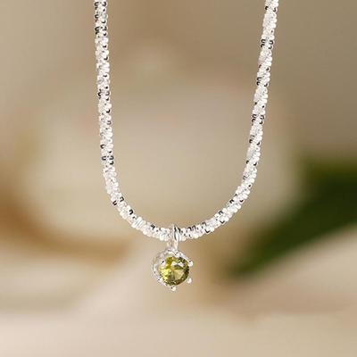Collana con Diamante Verde Ispirata alla Foresta: Design di Nicchia, Gentile Spirito Fatato, Versatile Stella Cadente Clavicola.