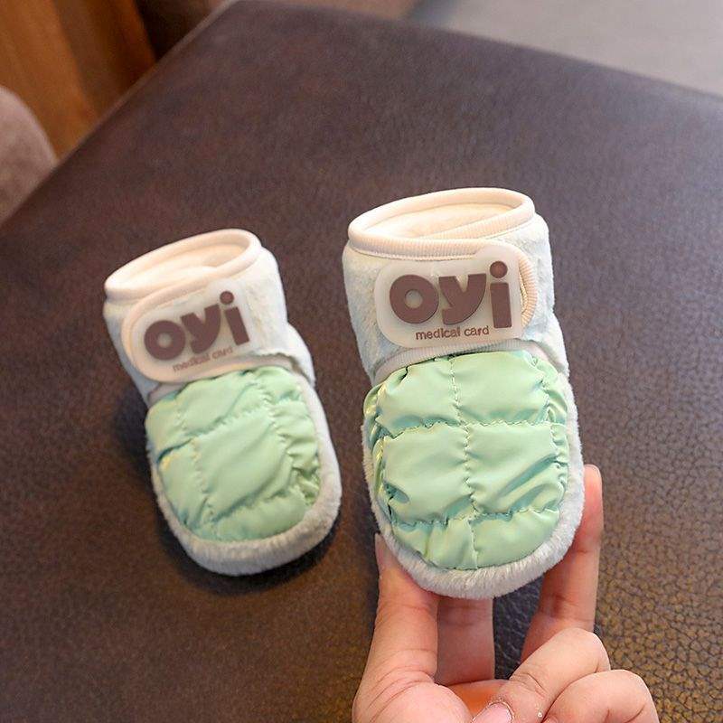 Winterverdickte Neugeborenen-Babyschuhe Babyweiche Gummisohle Kleinkindschuhe warm halten für 3-6-12 Monate, um gestapelte Baumwollschuhe zu verhindern