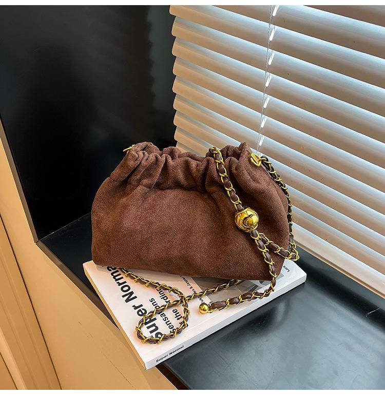 

Exquisite super hot niche suede bag women s 2025 new versatile chain crossbody bag fashionable mini bucket bag